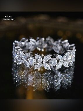 Luxury Designer 18k White Gold-plated Floral-Cluster Ring size 6